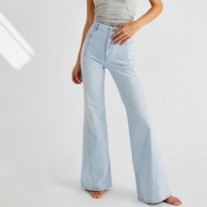 🎊HP🎉 Free People We The Free Florence Flare Jeans - Size 31 & 32